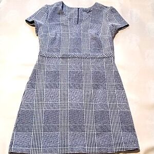 Sharagano black and white, knee length dress. Size 10. "HOST PICK". EUC.